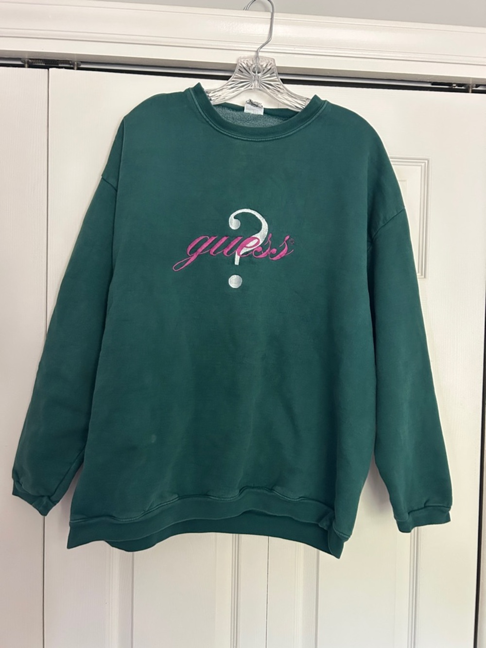 GUESS Green Logo Crewneck Sweatshirt with Pink purple embroidery L vintage